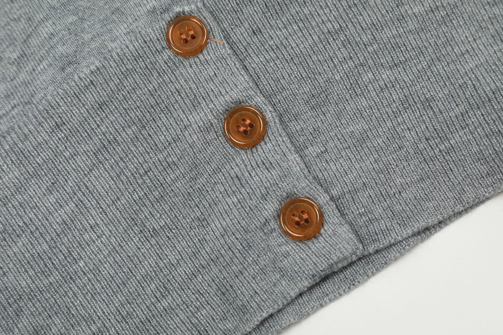 vivienne west wood Vivienne Saturn Classic Knitted Sweater Wool Cardigan 2023FW Latest Model Exclusive and Highest Quality on the Whole Network Order with Confidence - 🧩15% Merino Cotton Wool 85% Wool Blended 🧩Correct Italian 🇮🇹100% Wool Washed Wheat Logo 🧩Original Purchase True Model Opening 🧩Original Purchase Records and Comparison Charts Can Be Provided Order with Confidence 🧩Customized laser translucent buttons, the texture is clean and clear, completely restored 🧩Instant sale of all Taobao 300+ versions. Purchasing quality, full of quality, definitely not a copywriter, a real good product, the actual product is far beyond the budget. Size: S -M- L Color: black, cream apricot, coffee, gray, fluorescent green, blue